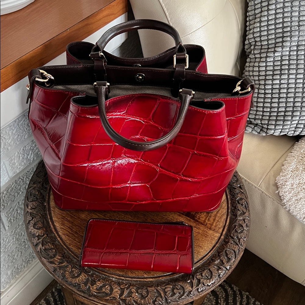 Dooney & Bourke Burgundy Red Croc-Embossed Large Denison Barlow Bag and Wallet - Picture 8 of 16